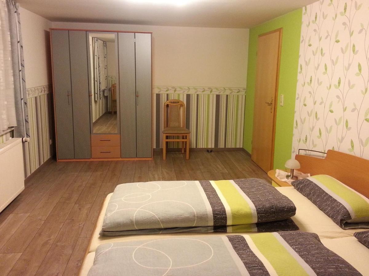 Monteurwohnungen Goeb - Nicht Fuer Urlaubsgaeste Geisa Esterno foto